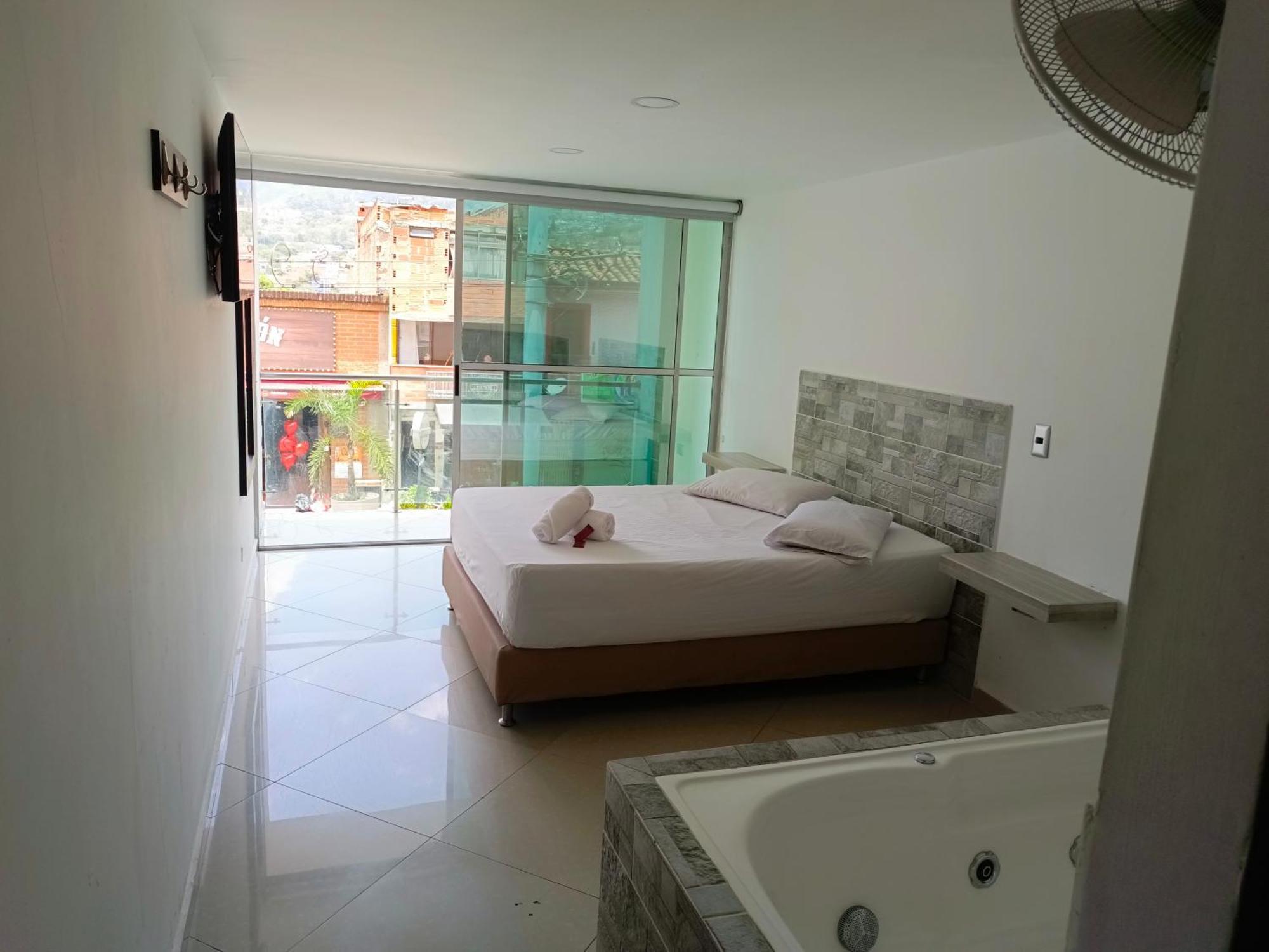 Hotel Buenos Aires Central เมเดยิน ภายนอก รูปภาพ