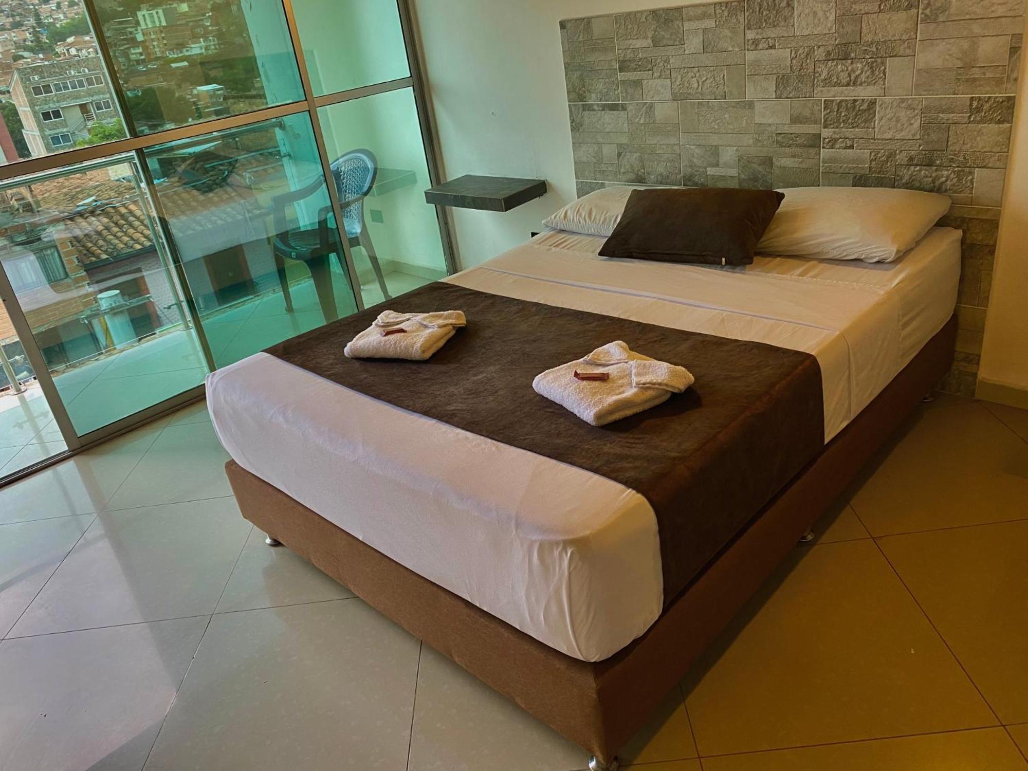 Hotel Buenos Aires Central เมเดยิน ภายนอก รูปภาพ